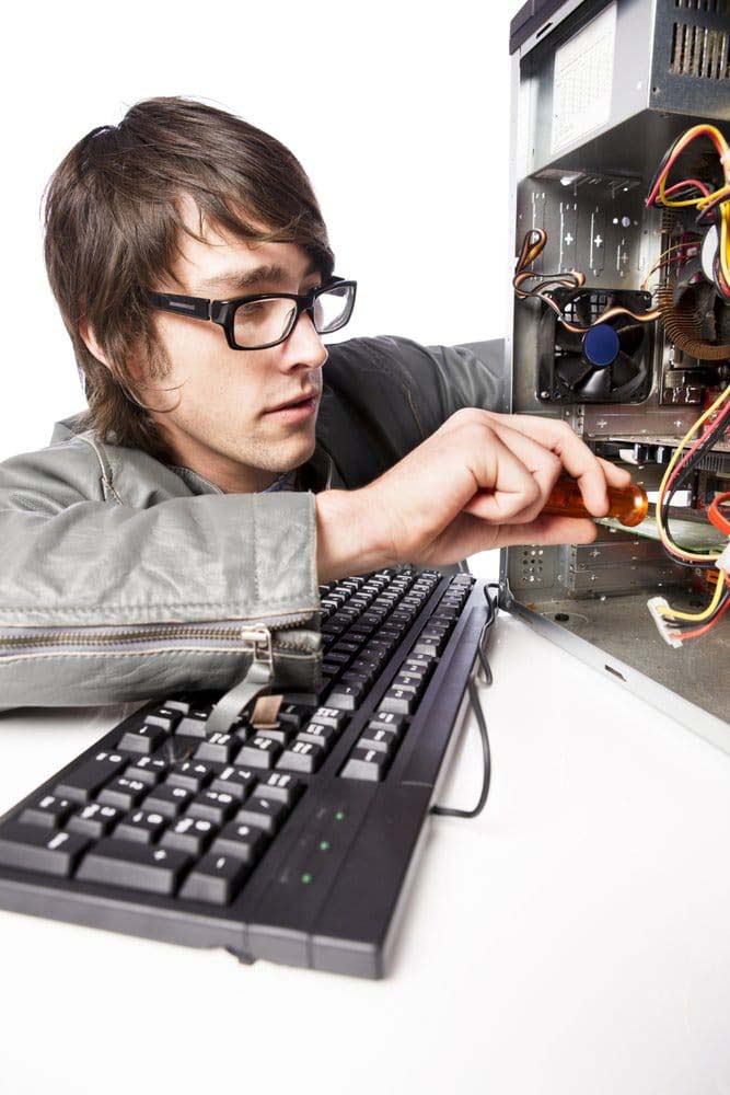 Мастер по ремонту компьютеров в посёлке Коммунар