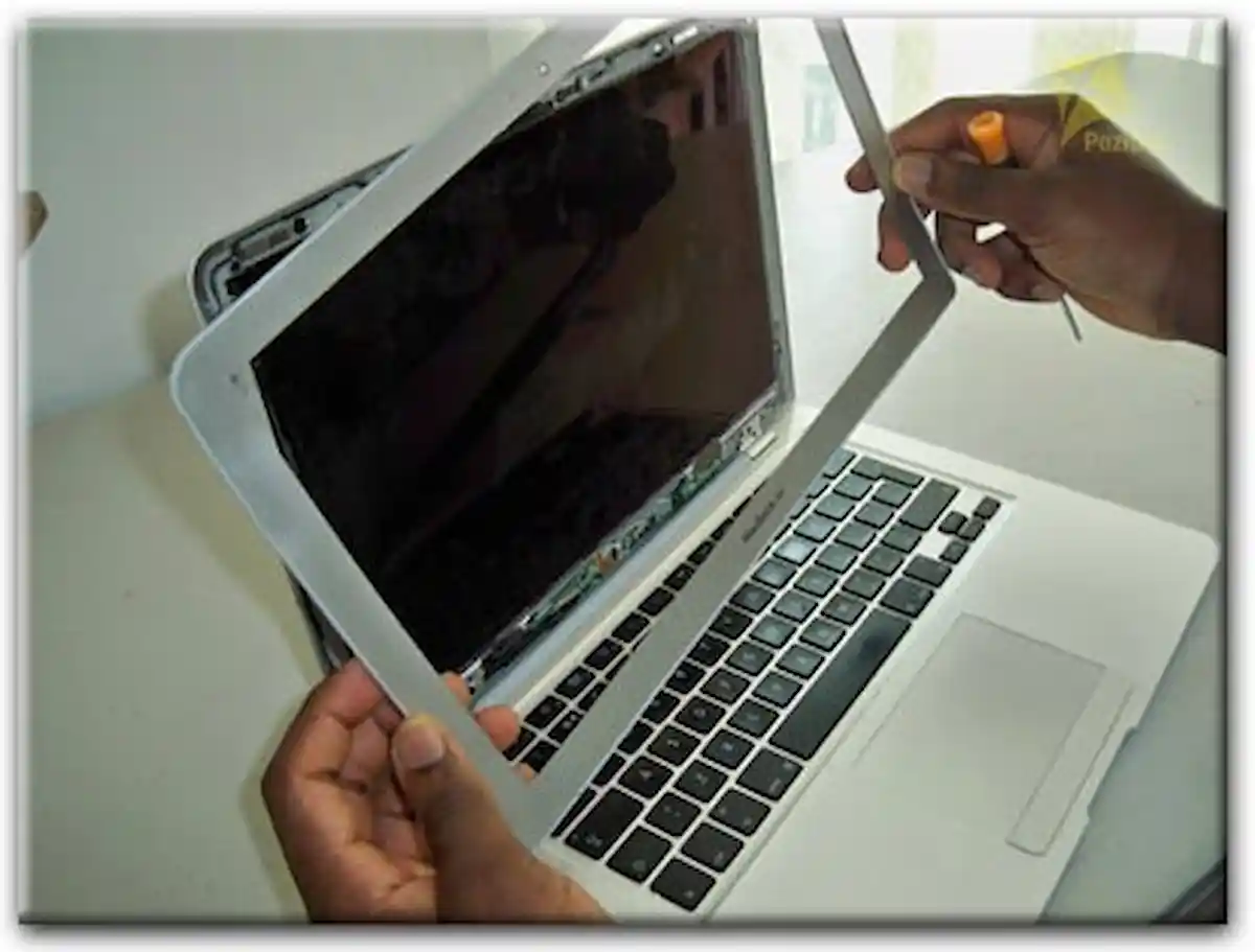 Замена экрана Apple MacBook в посёлке Коммунар
