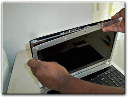 Замена экрана ноутбука Samsung в посёлке Коммунар